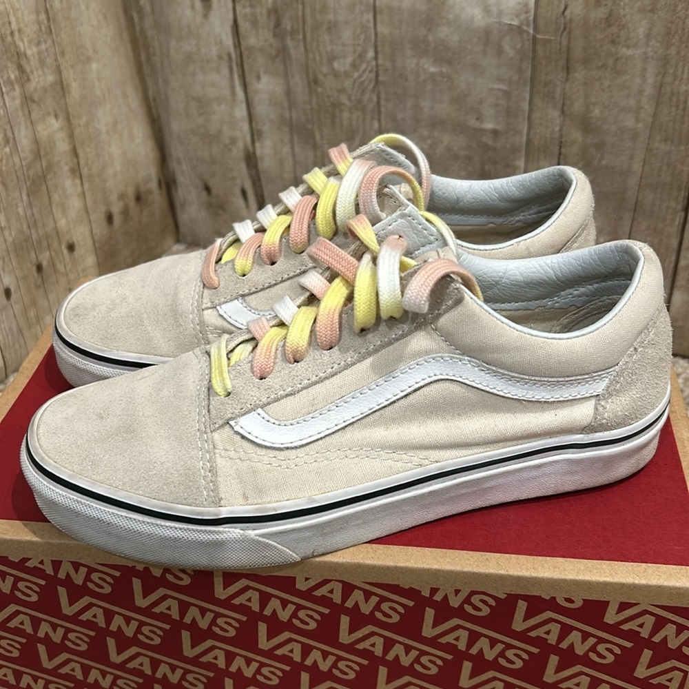 VANS Women’s 7.5 White Canvas & Suede Off the Wall sneakers - Picture 3 of 9